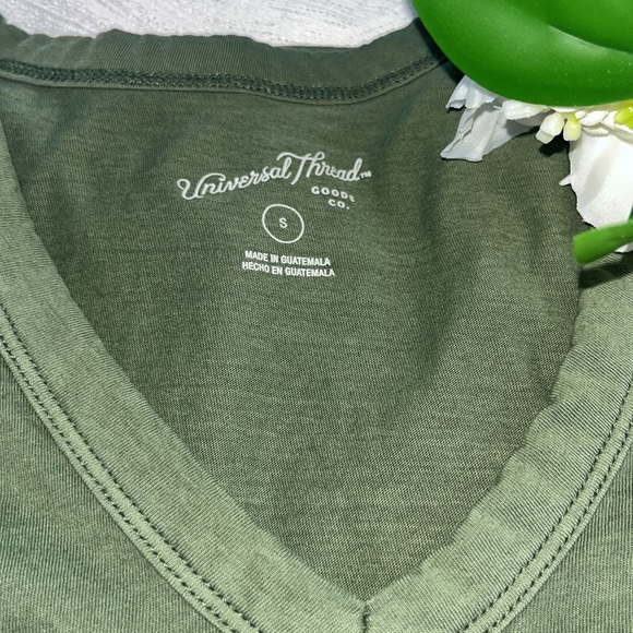 Universal Thread V-Neck Tees - Picture 2 of 5